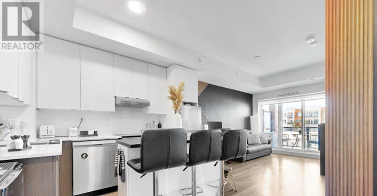 407-135 Canon Jackson Drive, Toronto, ON, M6M 0C3 - 4