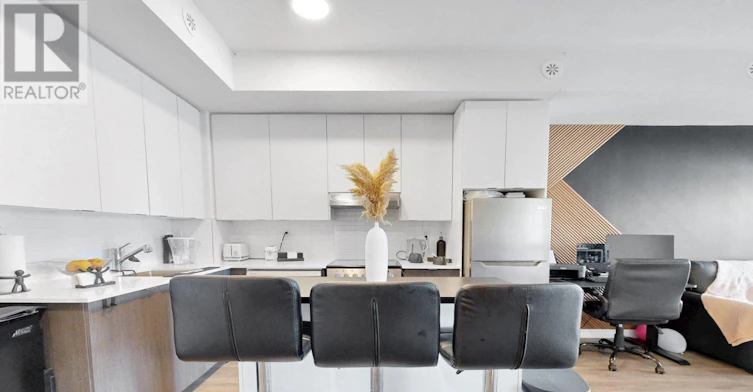 407-135 Canon Jackson Drive, Toronto, ON, M6M 0C3 - 5