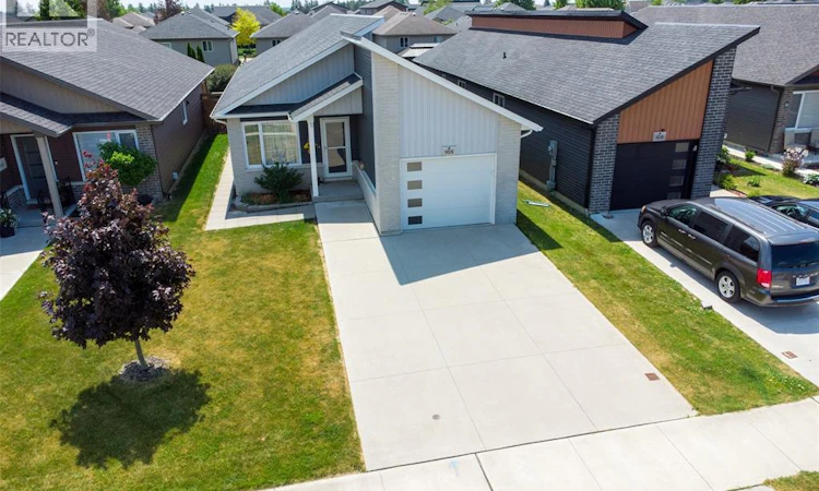 105 Moonstone Crescent