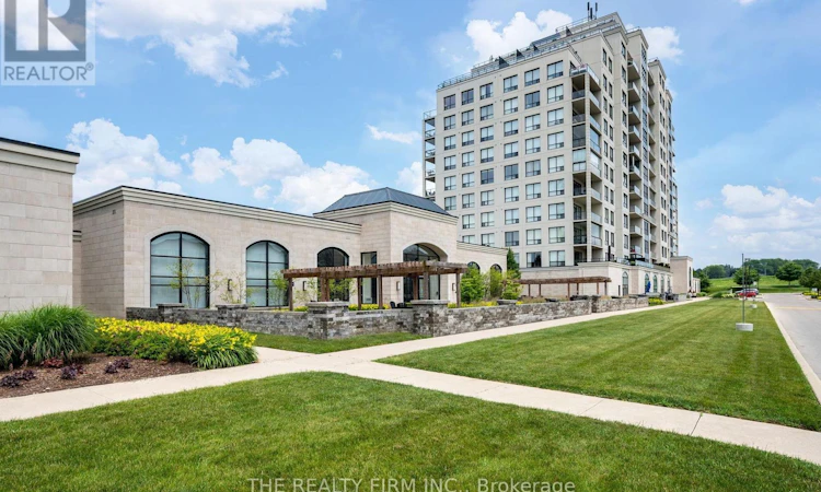 1303-240 Villagewalk Boulevard