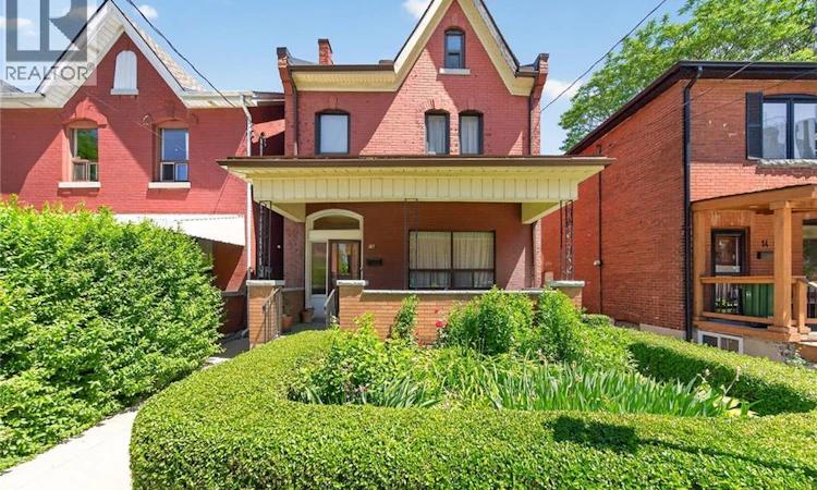 16 Mulberry Street