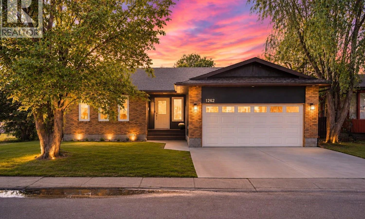 1262 James Crescent
