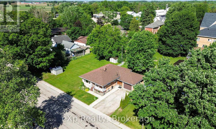 64 Raglan Street W