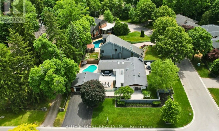 2 Hampton Crescent