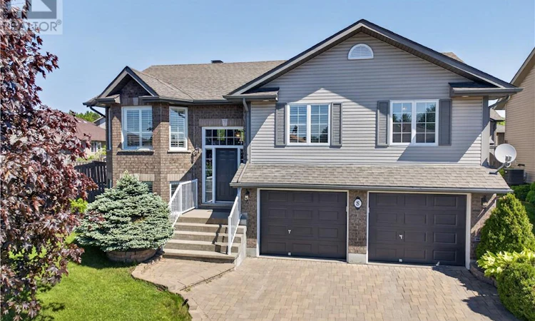 8 Trailview Drive