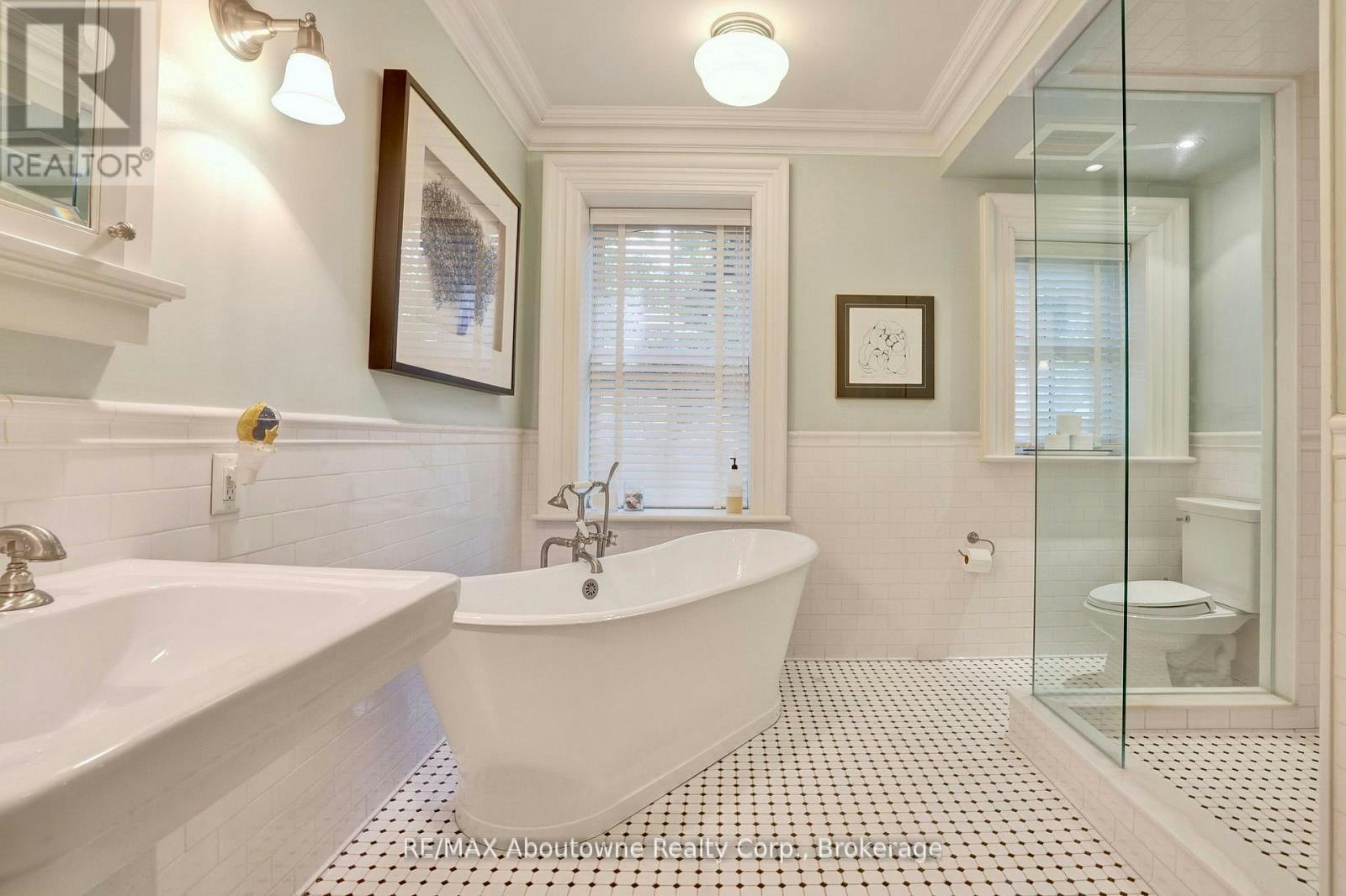 350 King Street, Oakville, ON, L6J 1C2 - 32