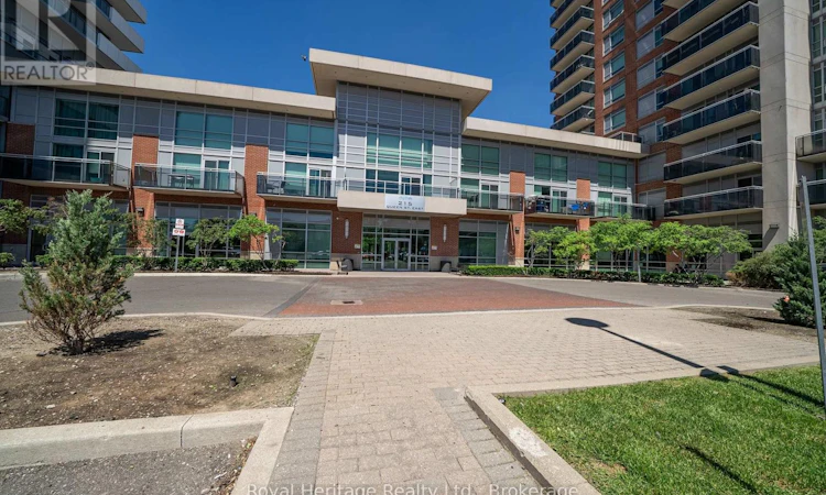 1602-215 Queen Street E