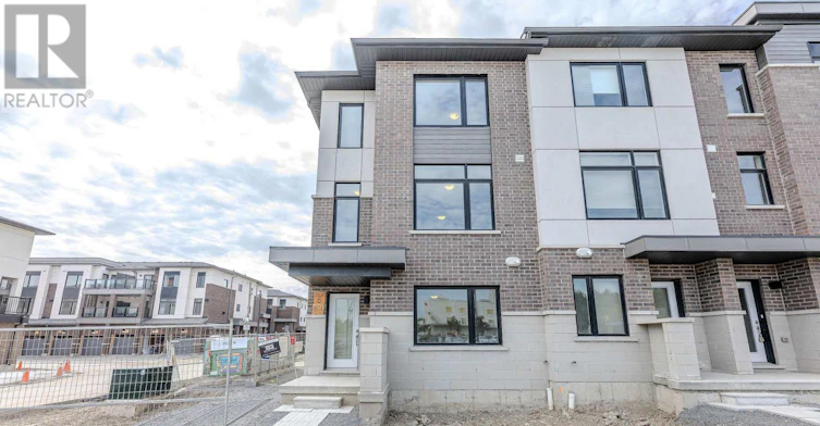 809-1695 Dersan Street, Pickering, ON, L1V 2P8