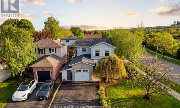 3260 Woodcroft Crescent