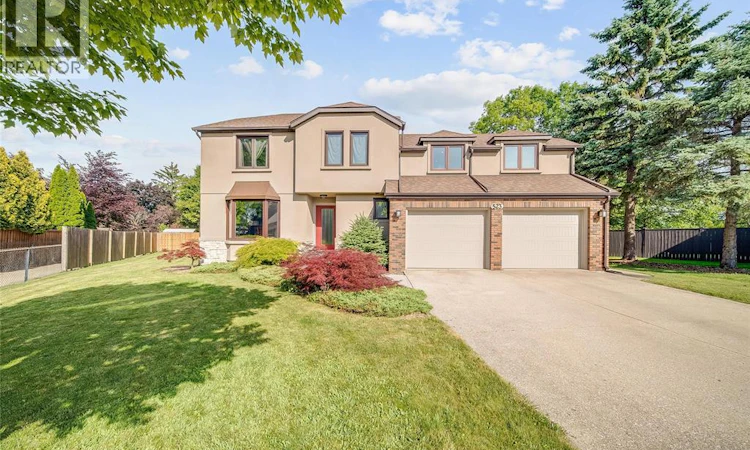 523 Collier Crescent