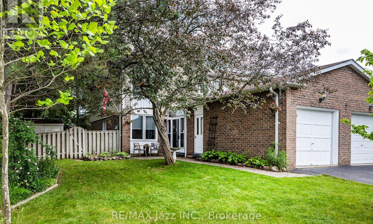 2 Barrow Court