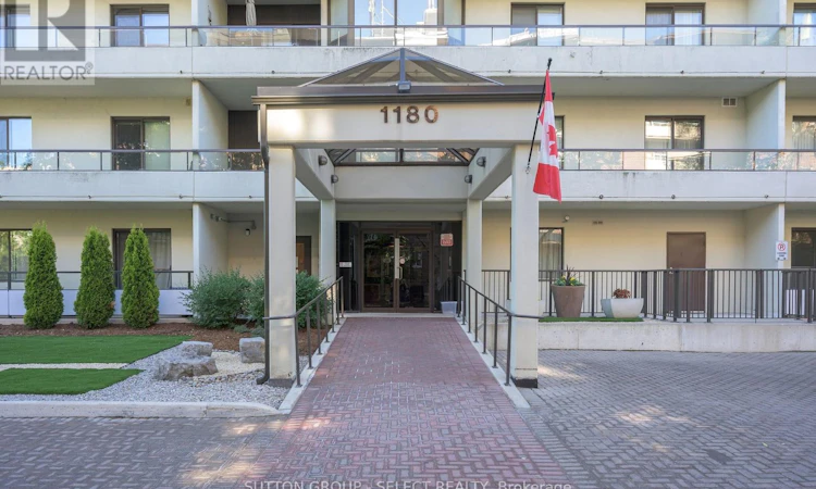 702-1180 Commissioners Road W