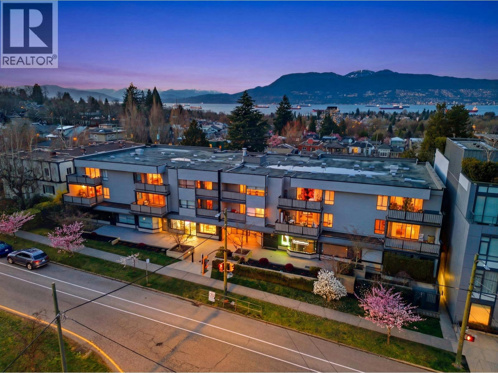 207-3663 W 16 Avenue, Vancouver, BC, V6R 3C3