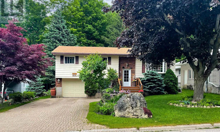 62 Parklane Crescent