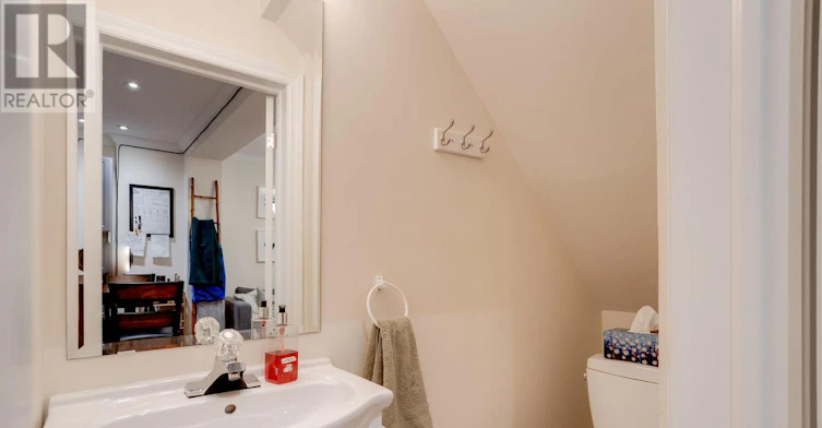 MAIN-209 Coxwell Avenue, Toronto, ON, M4L 3B4 - 9