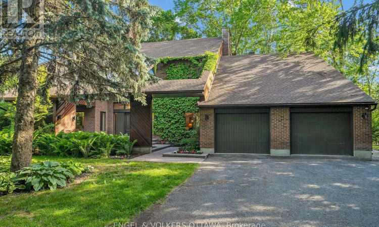 7 Mid Pines Grove