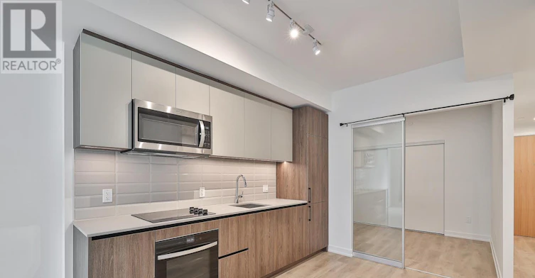 212-150 Logan Avenue, Toronto, ON, M4M 0E4 - 6