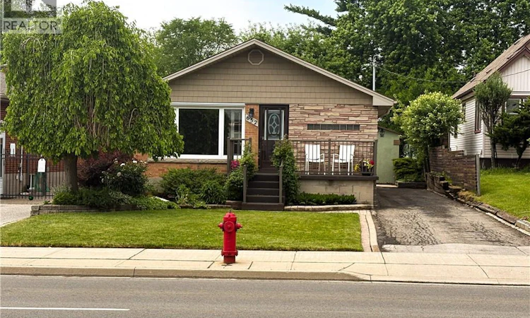 652 Upper Wentworth Street