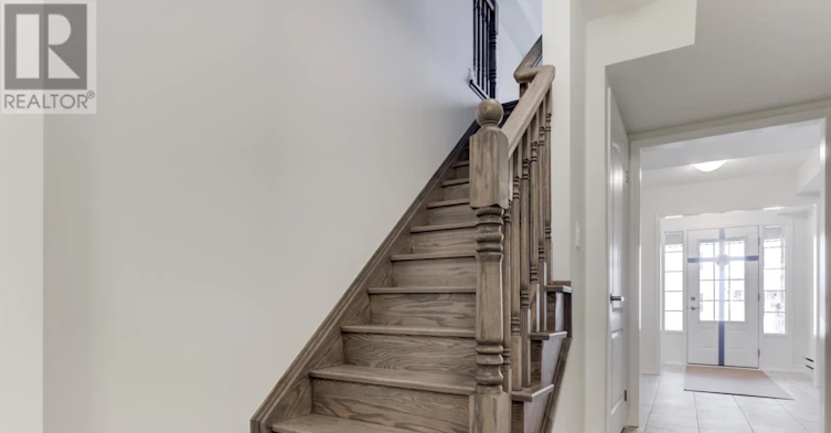 7 Bluegill Crescent, Whitby, ON, L1P 0E4 - 5