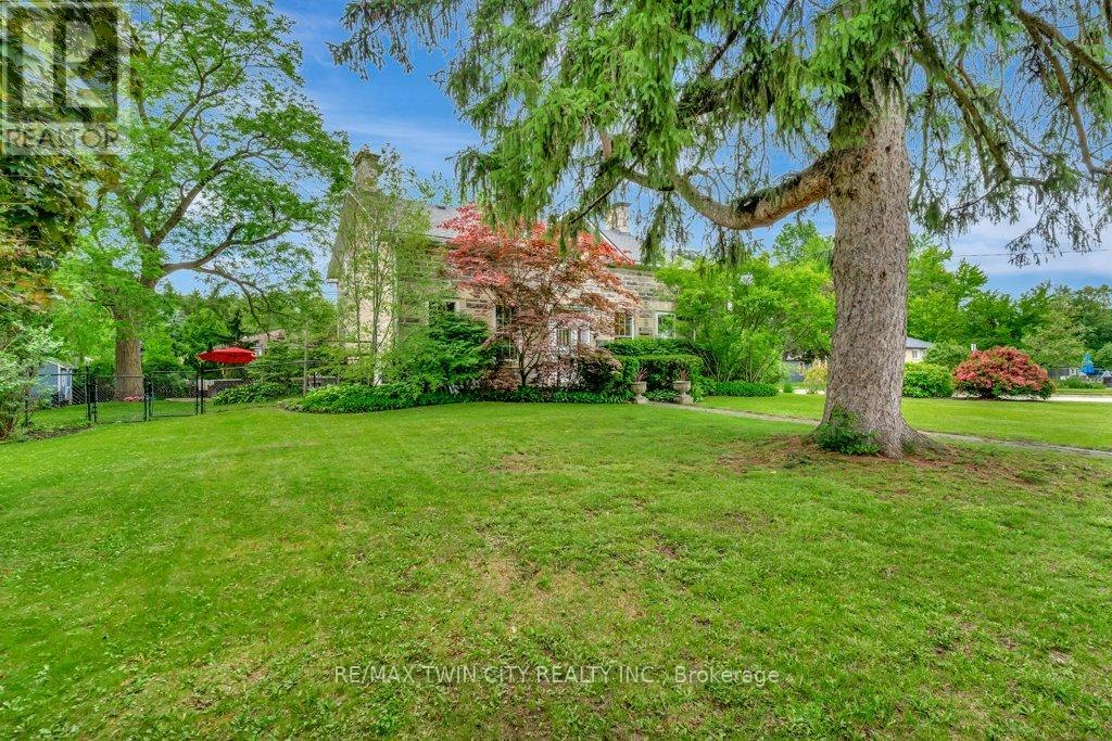 142 Glenmorris Street, Cambridge, ON, N1S 2Z5