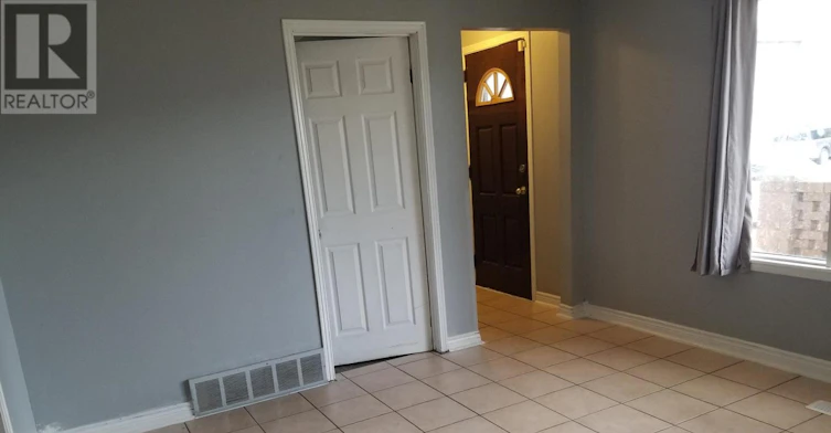 UPPER-426 Langlois Avenue, Windsor, ON, N9A 2G4 - 2