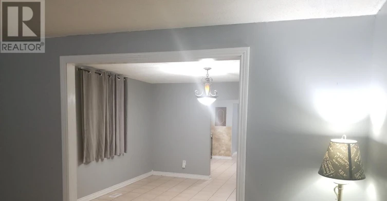 UPPER-426 Langlois Avenue, Windsor, ON, N9A 2G4 - 5