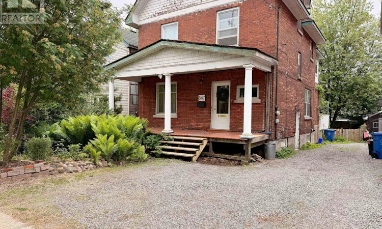 847 Mcintyre Street W