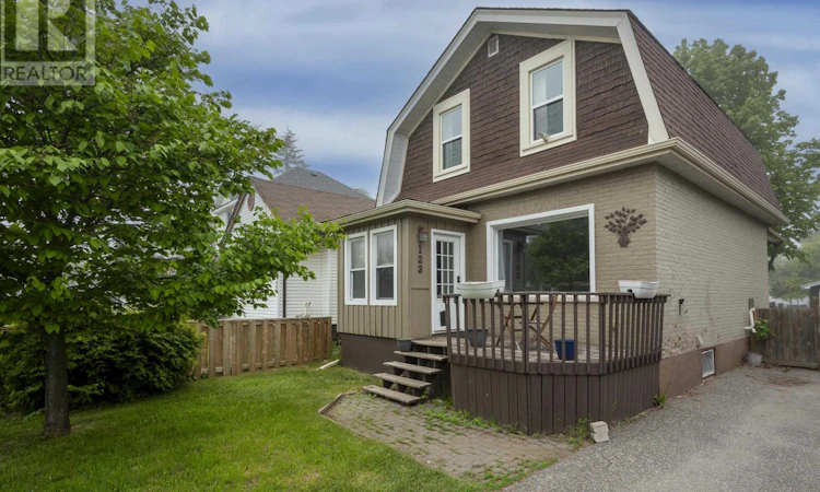 123 Francis Street W