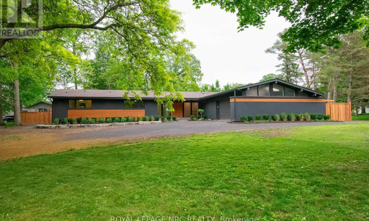 7 Woodington Crescent