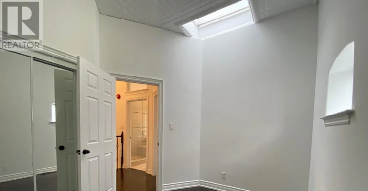 UPR. FR-385 Jane Street, Toronto, ON, M6S 3Z3 - 11