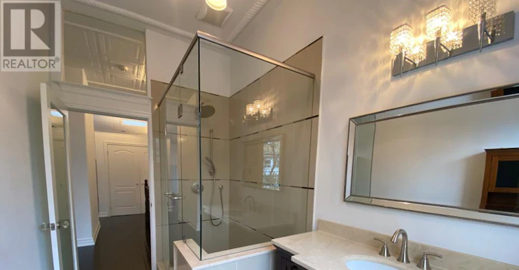 UPR. FR-385 Jane Street, Toronto, ON, M6S 3Z3 - 14
