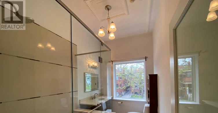 UPR. FR-385 Jane Street, Toronto, ON, M6S 3Z3 - 12