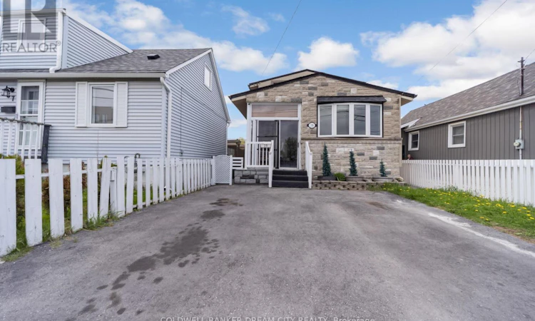 39 Reid Avenue N