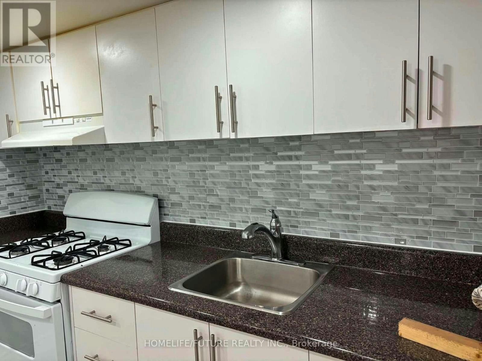 17 Villeneuve Crescent, London, ON, N5V 1M7 - 3