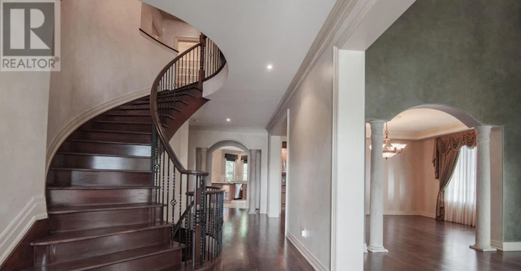678 St. Nicholas Court, Mississauga, ON, L5H 4M5 - 4