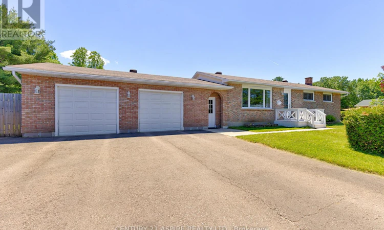 17 Maple Avenue