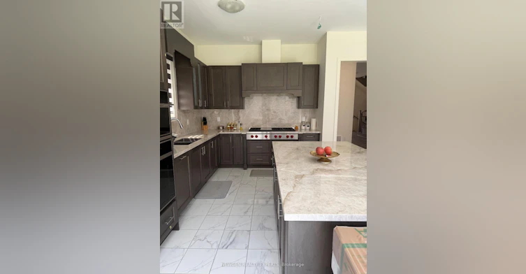 2111 Crystal Drive, Oshawa, ON, L1L 0W6 - 9