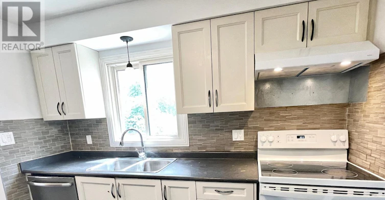 19 Blair Crescent, Barrie, ON, L4M 5Y7 - 14