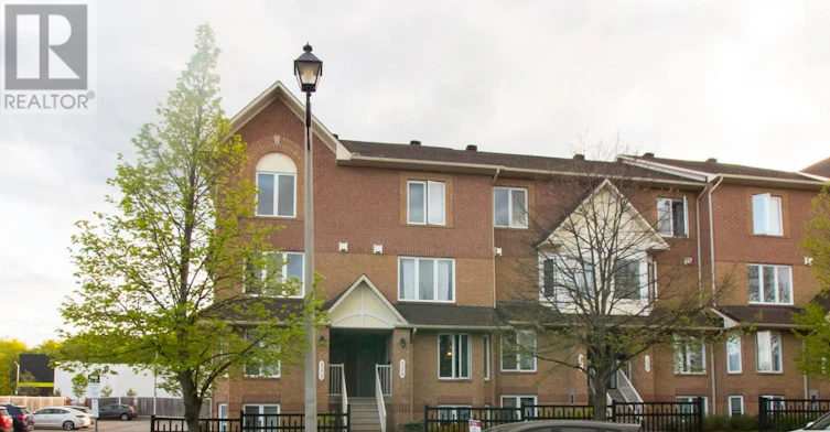 33-330 Cresthaven Drive, Ottawa, ON, K2G 6W3