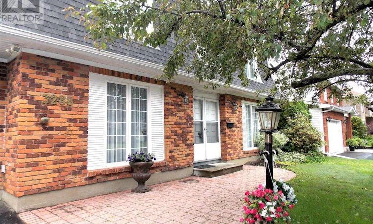 3288 Clearwater Crescent