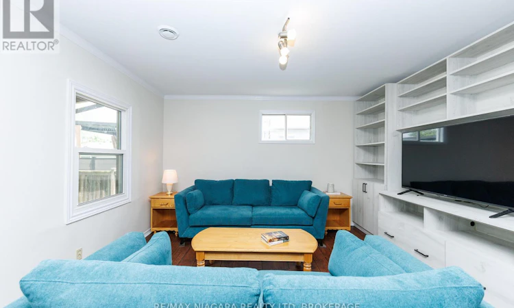 3 Phelps Street