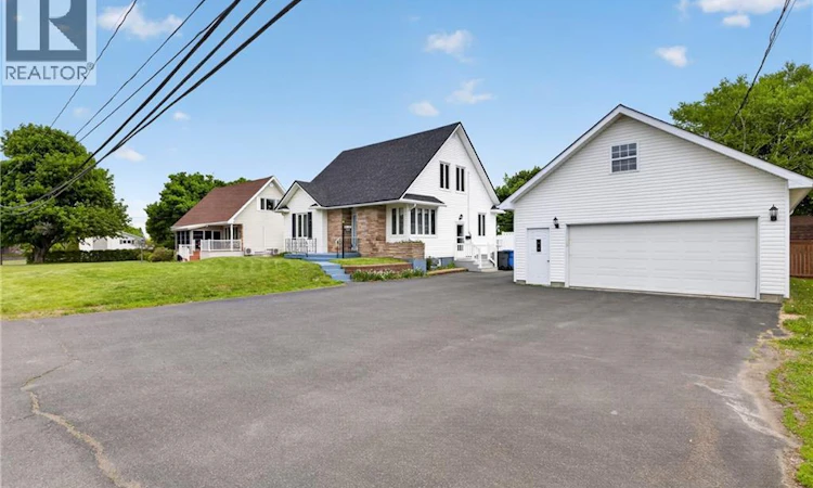 3548 Centenaire Rue
