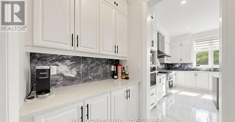 4 Fair Winds Lane, East Gwillimbury, ON, L9N 0E5 - 16