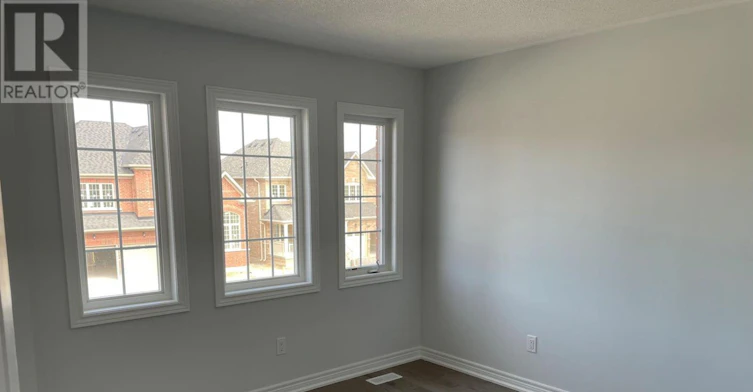 21 Father Muckle Avenue, Georgina, ON, L4P 0C2 - 18