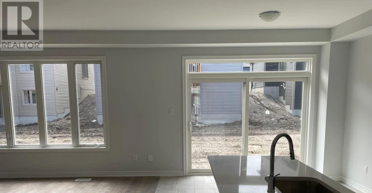 21 Father Muckle Avenue, Georgina, ON, L4P 0C2 - 3