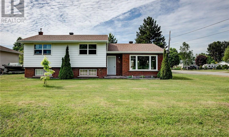 15 Arlington Drive E