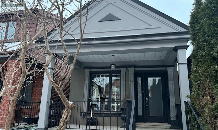 252 Earlscourt Avenue