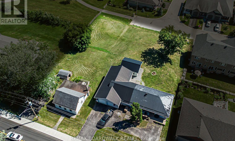 303-307 Donald B Munro Drive