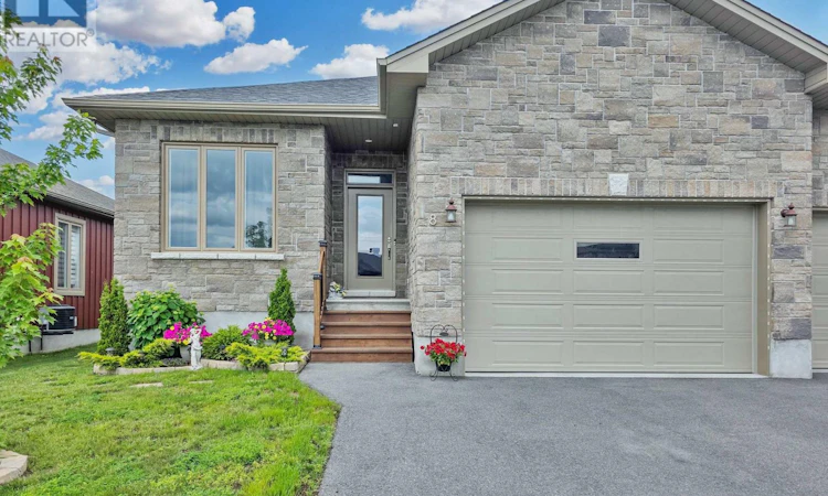 8 Billings Avenue W