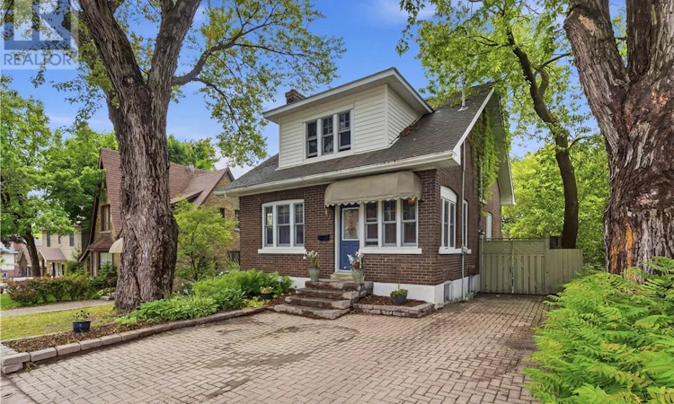 48 Roxborough Drive